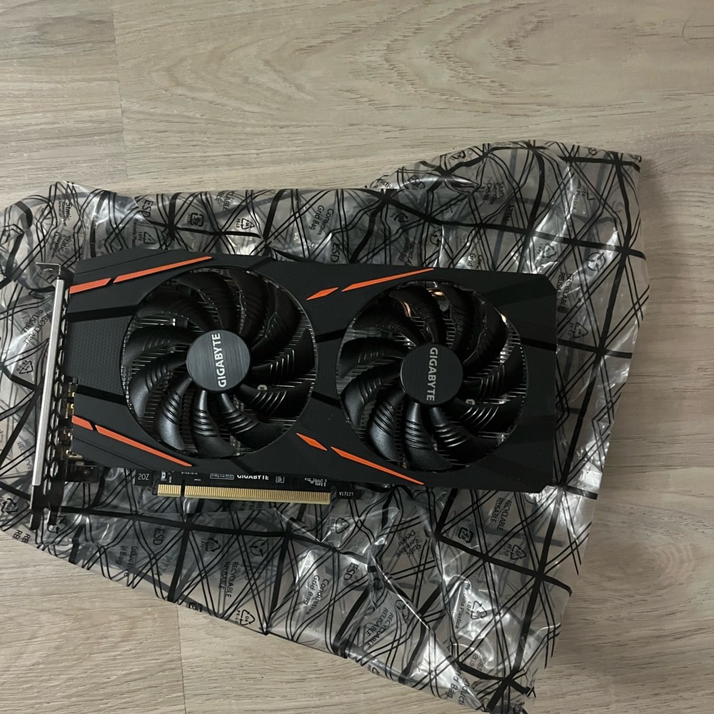 GIGABYTE - AMD RADEON RX 590 (8GB)